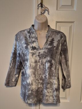 Ruby Rd. Silvery/Heather Gray Petite Top with Sequins